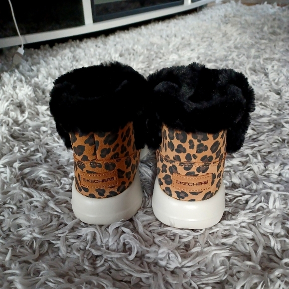 Skechers "Snow Kitty" On The Go Joy Ankle Booties - Picture 8 of 16